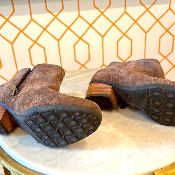 Blondo Waterproof Suede Booties Size 7 - Picture 7 of 7